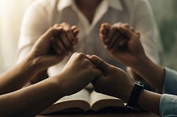 Unidos en oración por Lorena Vasquez y su hijo tienen fiebre alta.. tiene el virus